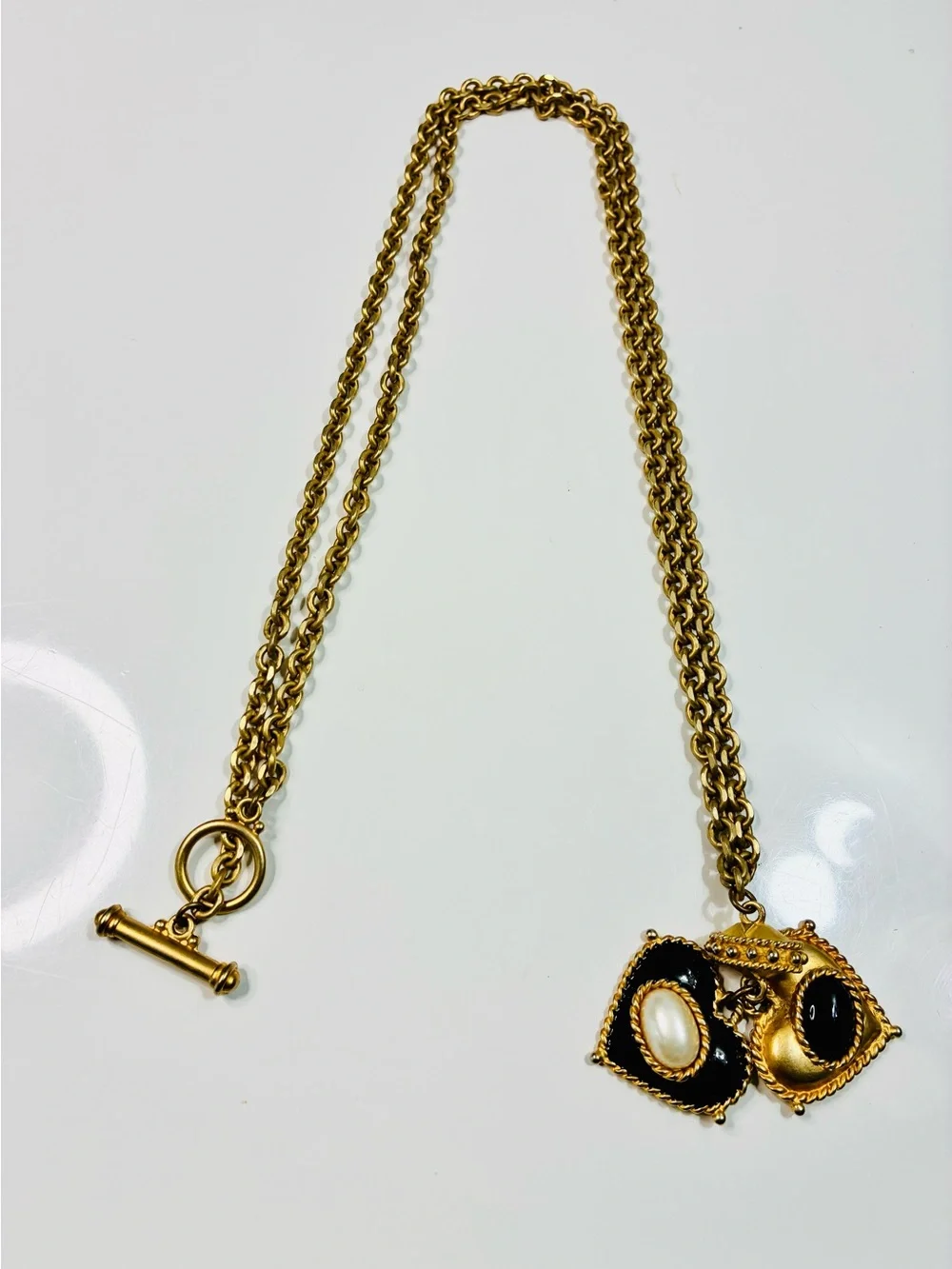 2019 Pascal Hubert ‘Tudor Heart’ Reversible Pendant Gold Chainlink Necklace EUC